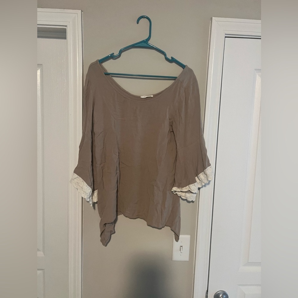 Quarter bell sleeve top